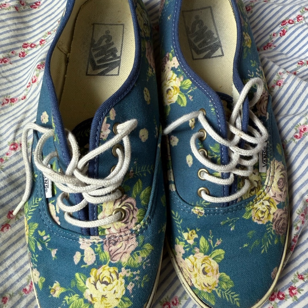 Vans Women's Blue Floral Canvas Sneakers